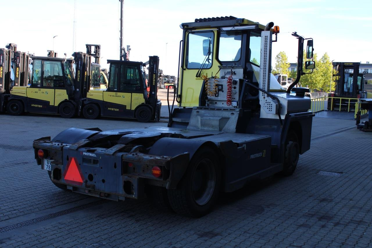 MOL RM255 4X4 - Terminálový ťahač: obrázok 3 MOL RM255 4X4 - Terminálový ťahač: obrázok 3