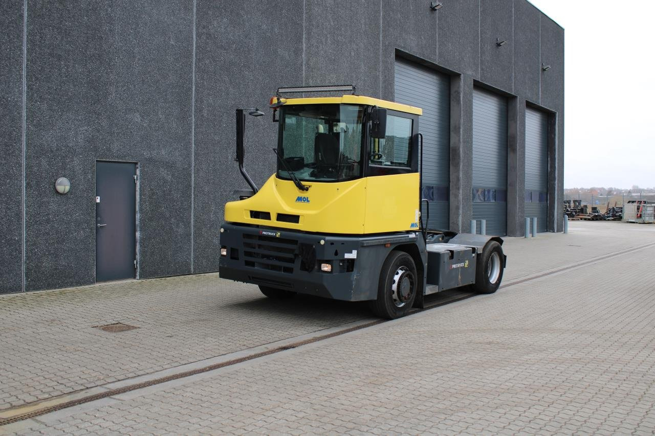 MOL RM255 4X4 - Terminálový ťahač: obrázok 2 MOL RM255 4X4 - Terminálový ťahač: obrázok 2
