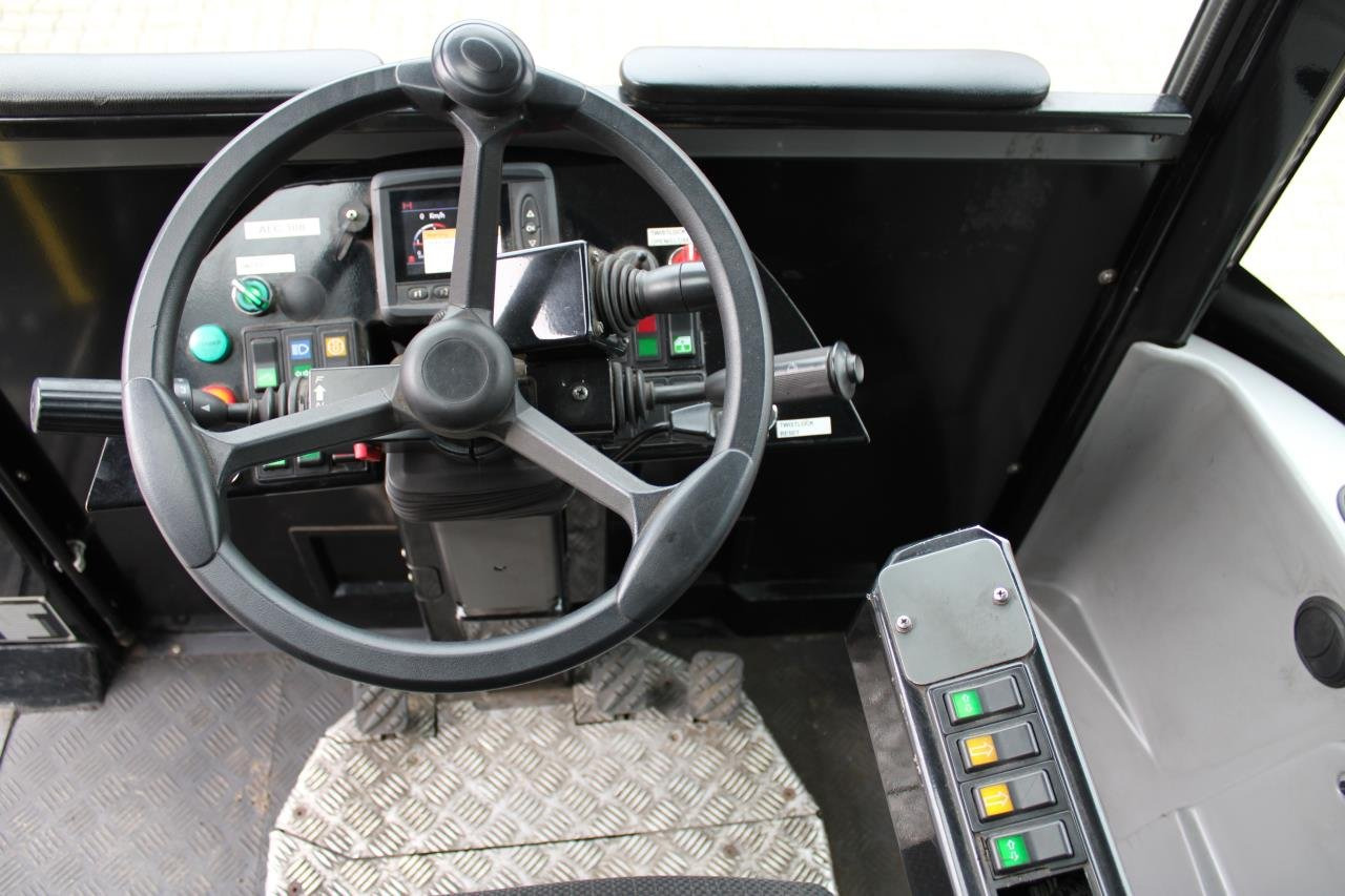 MOL RM255 4X4 - Terminálový ťahač: obrázok 4 MOL RM255 4X4 - Terminálový ťahač: obrázok 4