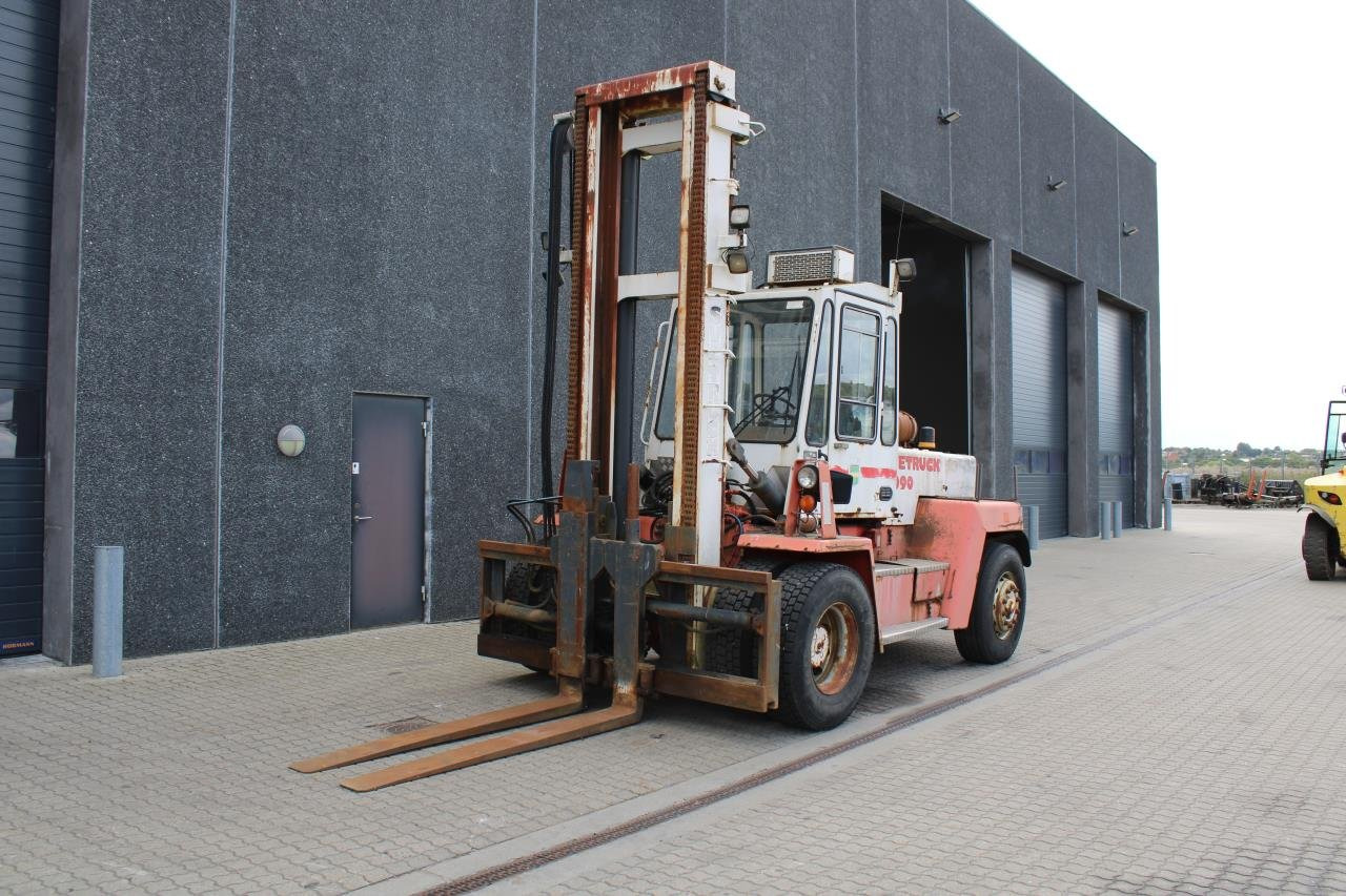 SveTruck 10-900 - Dieselový vysokozdvižný vozík: obrázok 2 SveTruck 10-900 - Dieselový vysokozdvižný vozík: obrázok 2