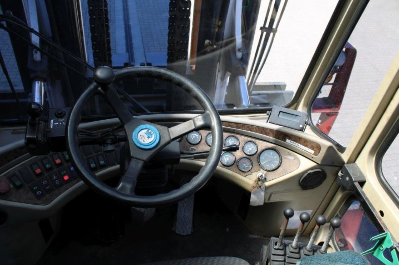 SveTruck 25120-42 - Dieselový vysokozdvižný vozík: obrázok 4 SveTruck 25120-42 - Dieselový vysokozdvižný vozík: obrázok 4