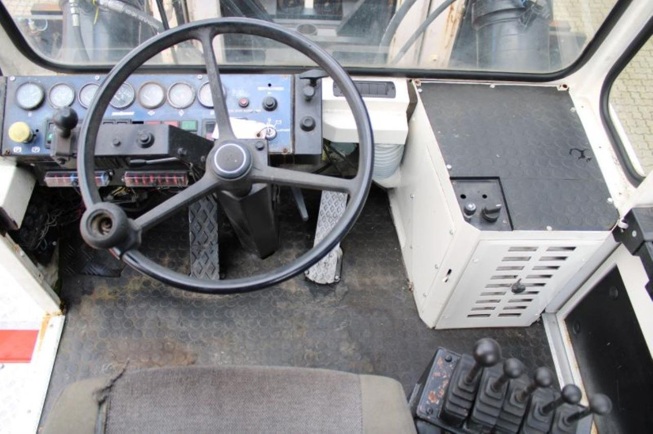SveTruck 42120-52 - Dieselový vysokozdvižný vozík: obrázok 4 SveTruck 42120-52 - Dieselový vysokozdvižný vozík: obrázok 4