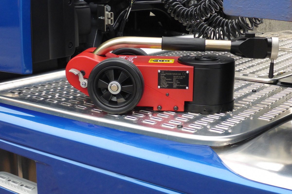 Vybavenie garáže/ Dielne TPH30T-2M Air hydraulic jack 30 Tons  - Minimum height 15 cm - portable (24 kg): obrázok 7