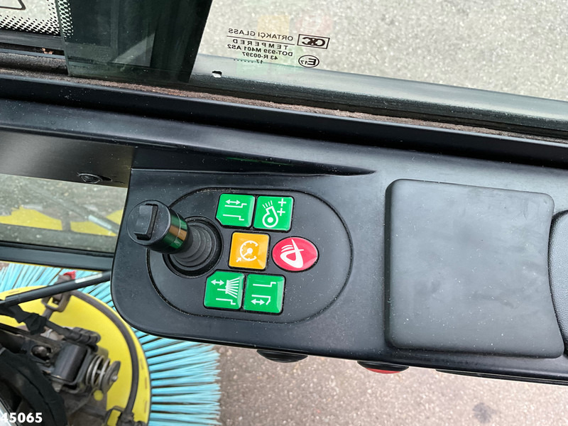 Zametacie vozidlo Mathieu MC 210 Azura Flex Euro 6 Just 8.800 km!: obrázok 15 Zametacie vozidlo Mathieu MC 210 Azura Flex Euro 6 Just 8.800 km!: obrázok 15