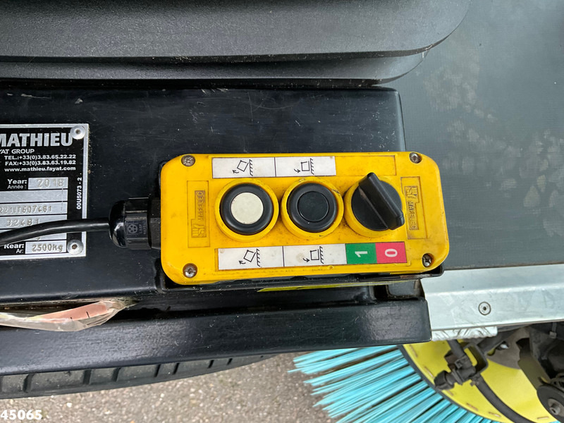 Zametacie vozidlo Mathieu MC 210 Azura Flex Euro 6 Just 8.800 km!: obrázok 18 Zametacie vozidlo Mathieu MC 210 Azura Flex Euro 6 Just 8.800 km!: obrázok 18