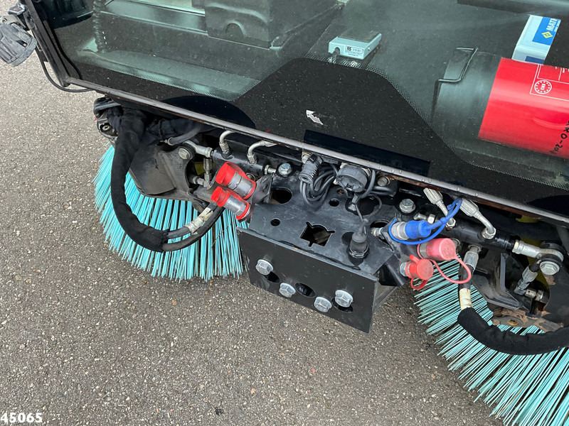 Zametacie vozidlo Mathieu MC 210 Azura Flex Euro 6 Just 8.800 km!: obrázok 10 Zametacie vozidlo Mathieu MC 210 Azura Flex Euro 6 Just 8.800 km!: obrázok 10