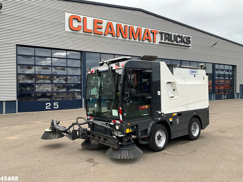 Schmidt Cleango Compact 500 Euro 6 with 3-rd brush Just 41.050 km! - Zametacie vozidlo: obrázok 2 Schmidt Cleango Compact 500 Euro 6 with 3-rd brush Just 41.050 km! - Zametacie vozidlo: obrázok 2