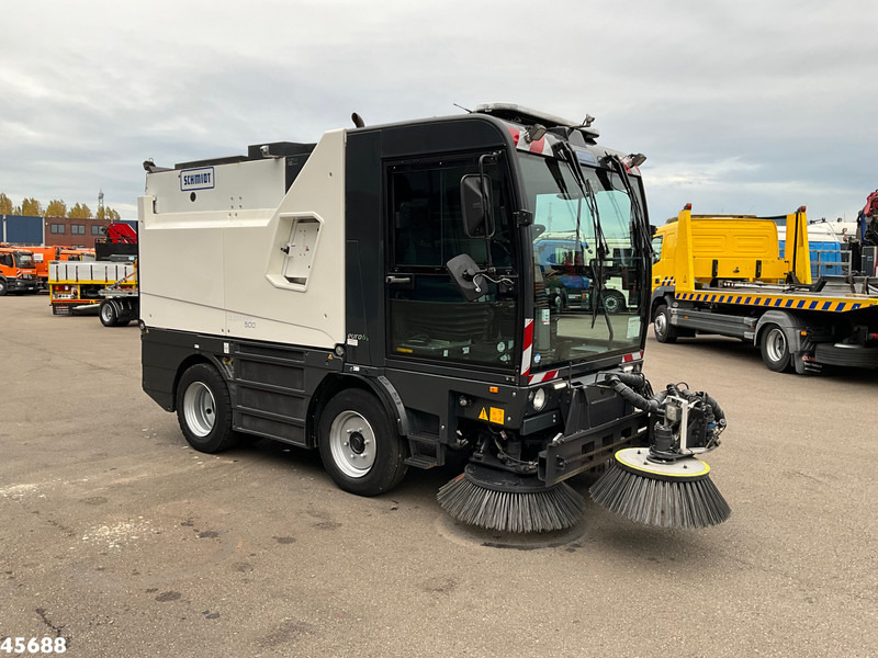Schmidt Cleango Compact 500 Euro 6 with 3-rd brush Just 41.050 km! - Zametacie vozidlo: obrázok 4 Schmidt Cleango Compact 500 Euro 6 with 3-rd brush Just 41.050 km! - Zametacie vozidlo: obrázok 4