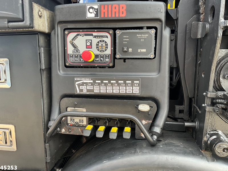 Ťahač Mercedes-Benz Arocs 3253 8x4 Hiab 105 Tonmeter laadkraan: obrázok 11