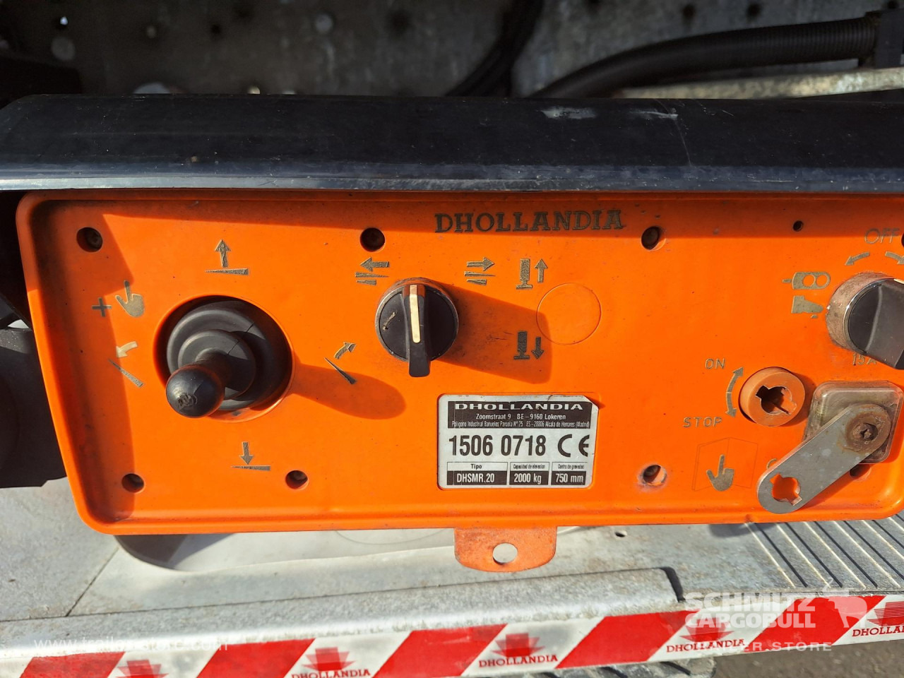 SCHMITZ Curtainsider Standard Taillift - Plachtový náves: obrázok 2 SCHMITZ Curtainsider Standard Taillift - Plachtový náves: obrázok 2