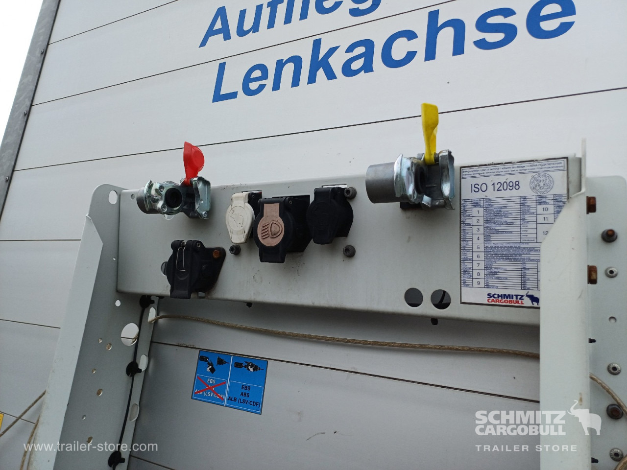 SCHMITZ Auflieger Curtainsider Standard Forklift holder - Plachtový náves: obrázok 2 SCHMITZ Auflieger Curtainsider Standard Forklift holder - Plachtový náves: obrázok 2