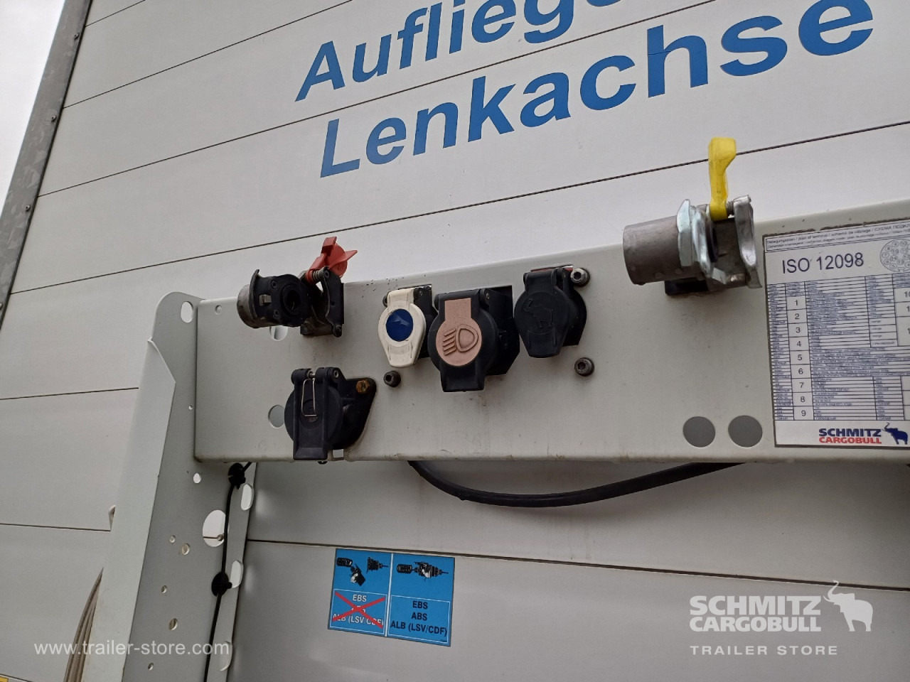SCHMITZ Auflieger Curtainsider Standard Forklift holder - Plachtový náves: obrázok 2 SCHMITZ Auflieger Curtainsider Standard Forklift holder - Plachtový náves: obrázok 2