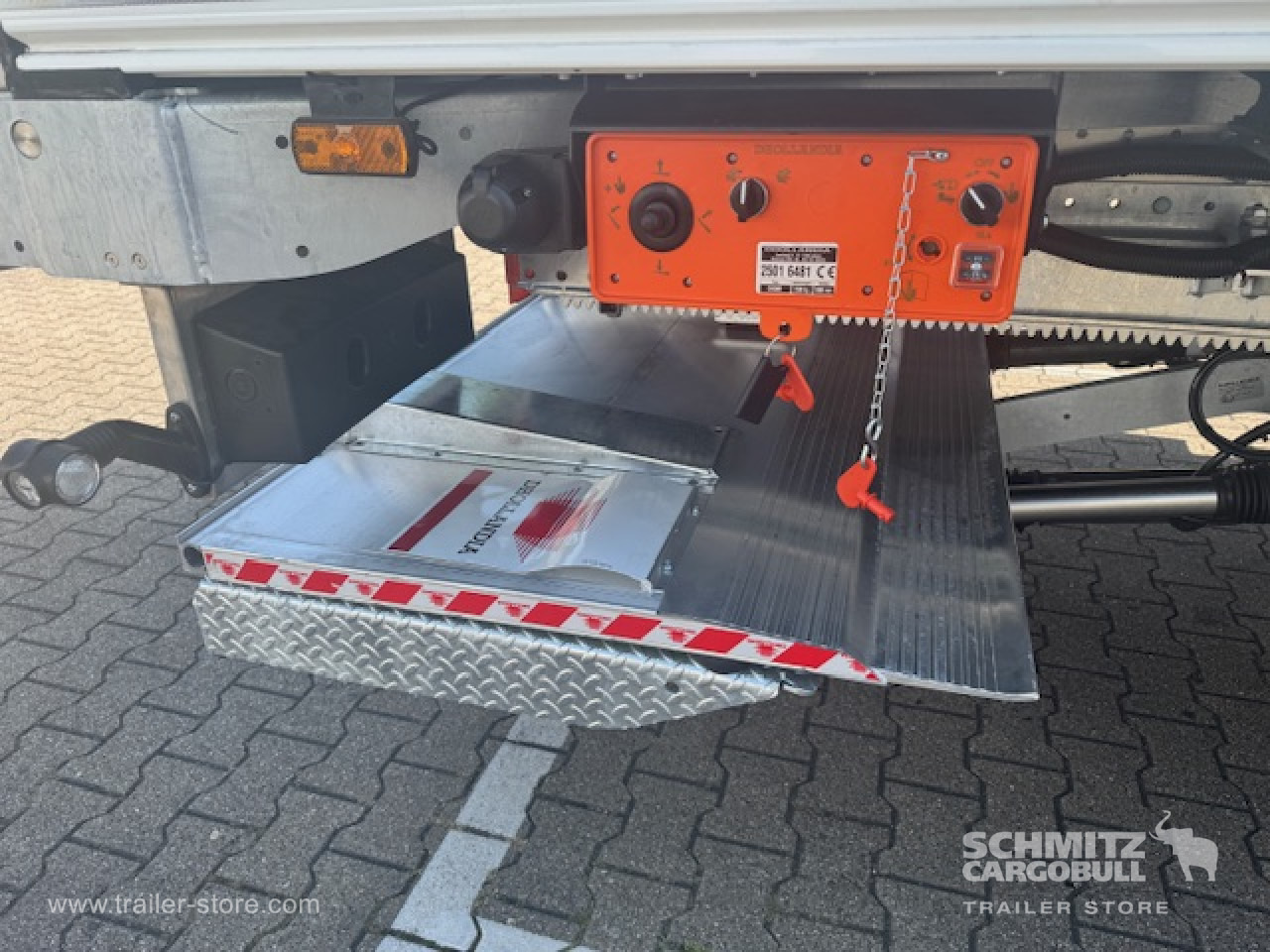 SCHMITZ Oplegger Vries Standard Taillift - Náves izotermické: obrázok 3 SCHMITZ Oplegger Vries Standard Taillift - Náves izotermické: obrázok 3