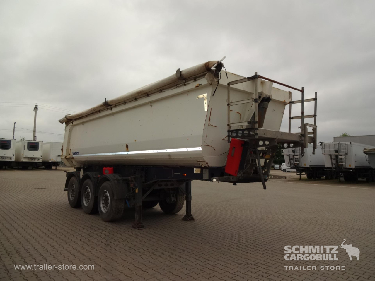 SCHMITZ Tipper Steel half pipe body 28m³ - Náves sklápěcí: obrázok 4 SCHMITZ Tipper Steel half pipe body 28m³ - Náves sklápěcí: obrázok 4