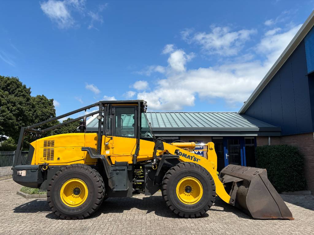 Komatsu WA 320-5 - Kolesový nakladač: obrázok 3 Komatsu WA 320-5 - Kolesový nakladač: obrázok 3