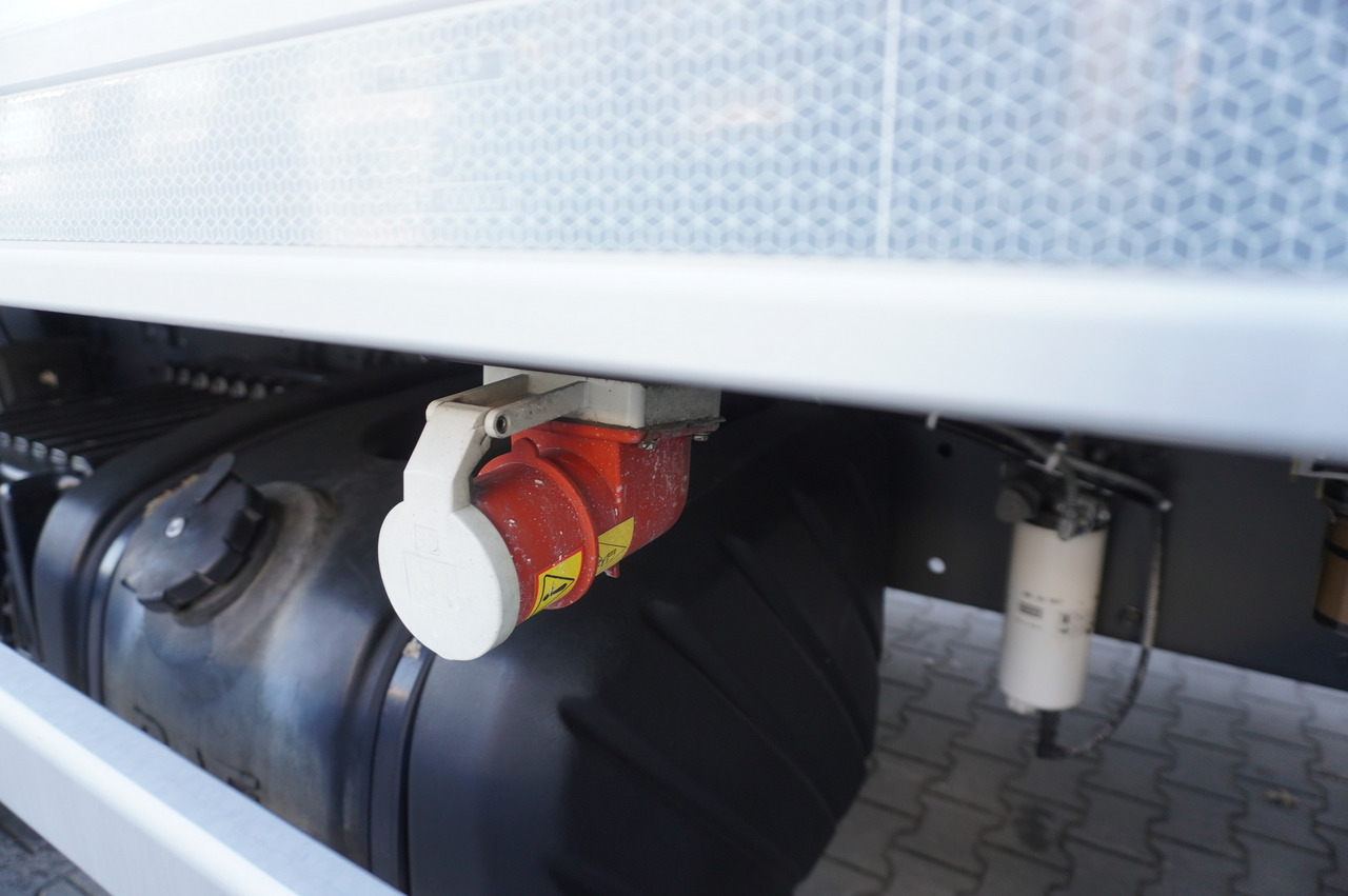 Chladirenské nákladné vozidlo DAF LF 290 E6 4×2 / Lamberet refrigerated box 22 pallets / Multitemperature / Carrier Supra 1150 MT: obrázok 9