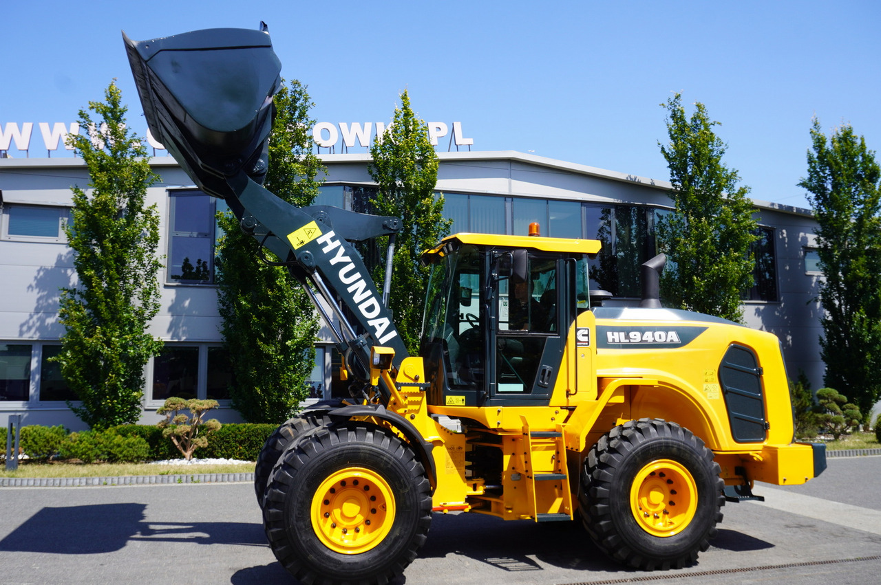 HYUNDAI HL940A articulated loader / year 2021 / weight 13.5t year of production 2021 - Kolesový nakladač: obrázok 1 HYUNDAI HL940A articulated loader / year 2021 / weight 13.5t year of production 2021 - Kolesový nakladač: obrázok 1