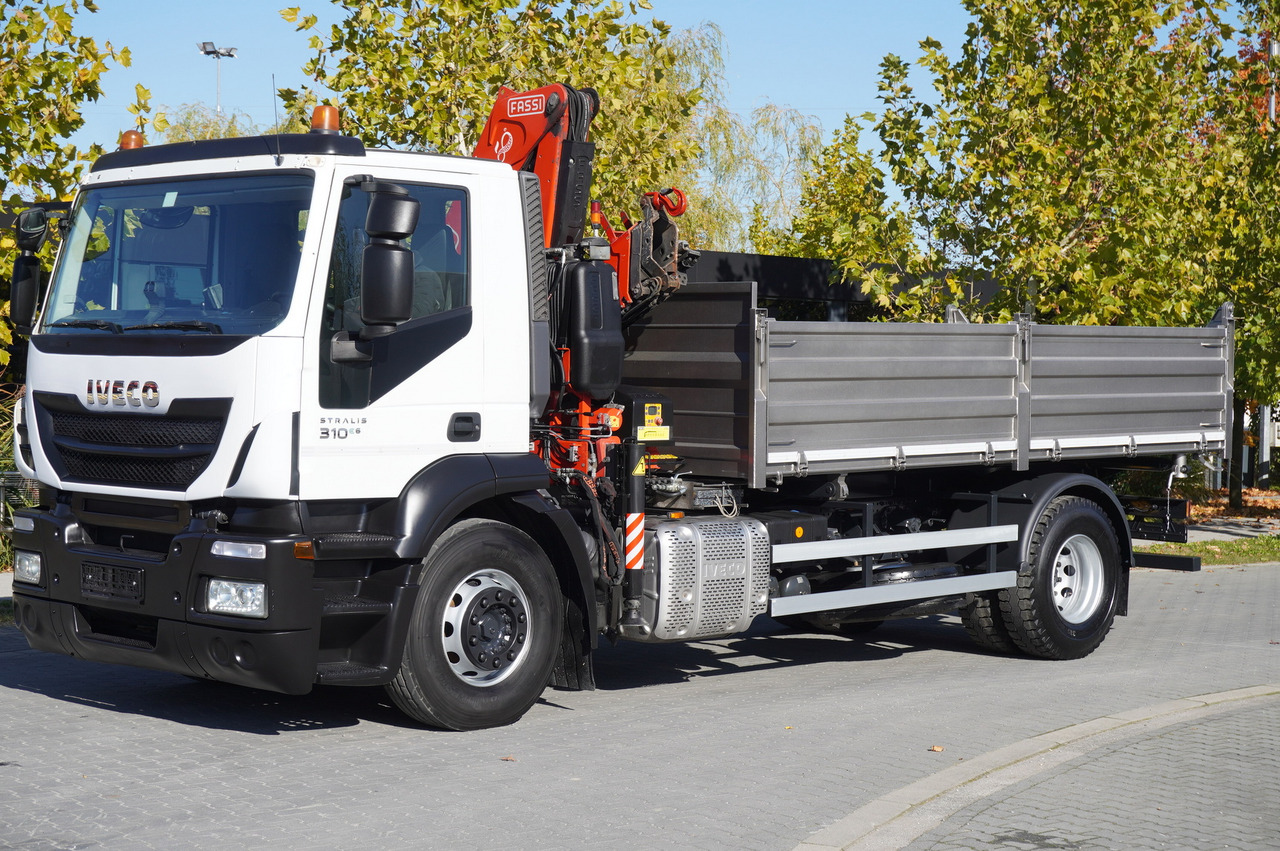 IVECO Stralis 310 E6 / NEW 3-sided tipper / Fassi F135 crane with remote control - Autožeriav: obrázok 3 IVECO Stralis 310 E6 / NEW 3-sided tipper / Fassi F135 crane with remote control - Autožeriav: obrázok 3