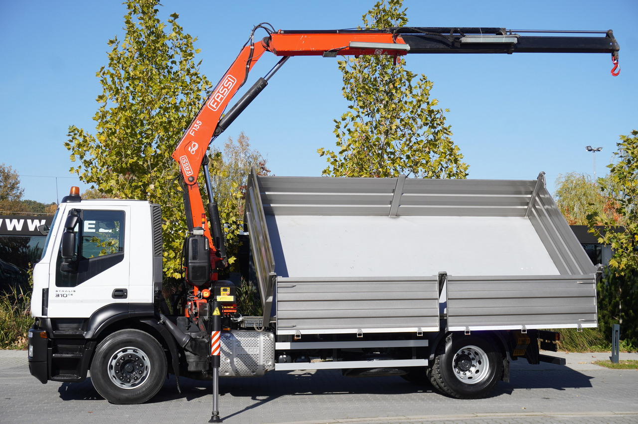 IVECO Stralis 310 E6 / NEW 3-sided tipper / Fassi F135 crane with remote control - Auto s hydraulickou rukou: obrázok 5 IVECO Stralis 310 E6 / NEW 3-sided tipper / Fassi F135 crane with remote control - Auto s hydraulickou rukou: obrázok 5