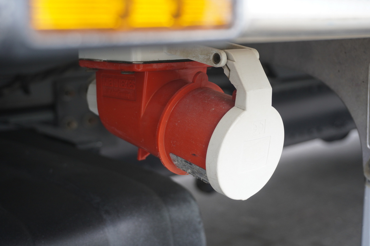 Chladirenské nákladné vozidlo MAN TGL 12.190 / CHEREAU Refrigerator 18 PAL multitemperature / Thermoking T-1200R / 100,000 km: obrázok 11 Chladirenské nákladné vozidlo MAN TGL 12.190 / CHEREAU Refrigerator 18 PAL multitemperature / Thermoking T-1200R / 100,000 km: obrázok 11