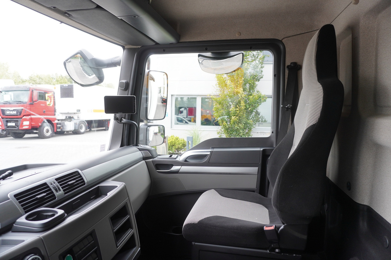 Chladirenské nákladné vozidlo MAN TGL 12.190 / CHEREAU Refrigerator 18 PAL multitemperature / Thermoking T-1200R / 100,000 km: obrázok 23 Chladirenské nákladné vozidlo MAN TGL 12.190 / CHEREAU Refrigerator 18 PAL multitemperature / Thermoking T-1200R / 100,000 km: obrázok 23