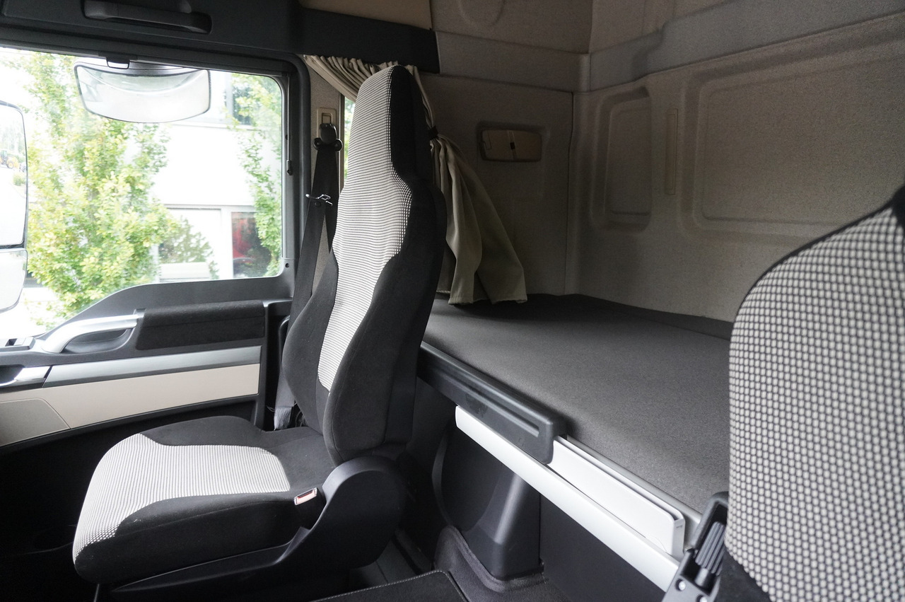 Leasing MAN TGS 35.420 8×2 / NEW septic barrel 13000 L / 3 steered axles MAN TGS 35.420 8×2 / NEW septic barrel 13000 L / 3 steered axles: obrázok 20 Leasing MAN TGS 35.420 8×2 / NEW septic barrel 13000 L / 3 steered axles MAN TGS 35.420 8×2 / NEW septic barrel 13000 L / 3 steered axles: obrázok 20