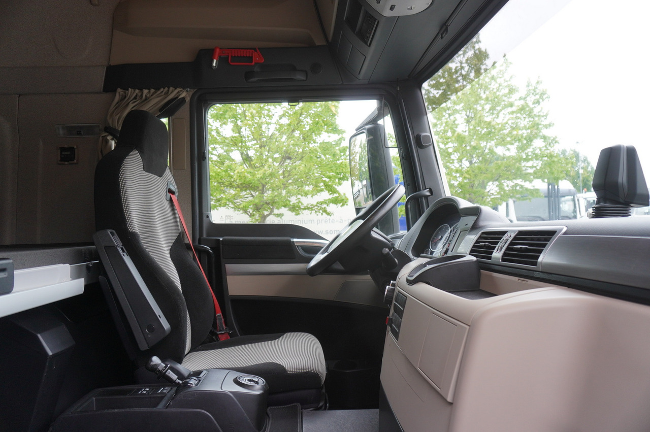 Leasing MAN TGS 35.420 8×2 / NEW septic barrel 13000 L / 3 steered axles MAN TGS 35.420 8×2 / NEW septic barrel 13000 L / 3 steered axles: obrázok 28 Leasing MAN TGS 35.420 8×2 / NEW septic barrel 13000 L / 3 steered axles MAN TGS 35.420 8×2 / NEW septic barrel 13000 L / 3 steered axles: obrázok 28