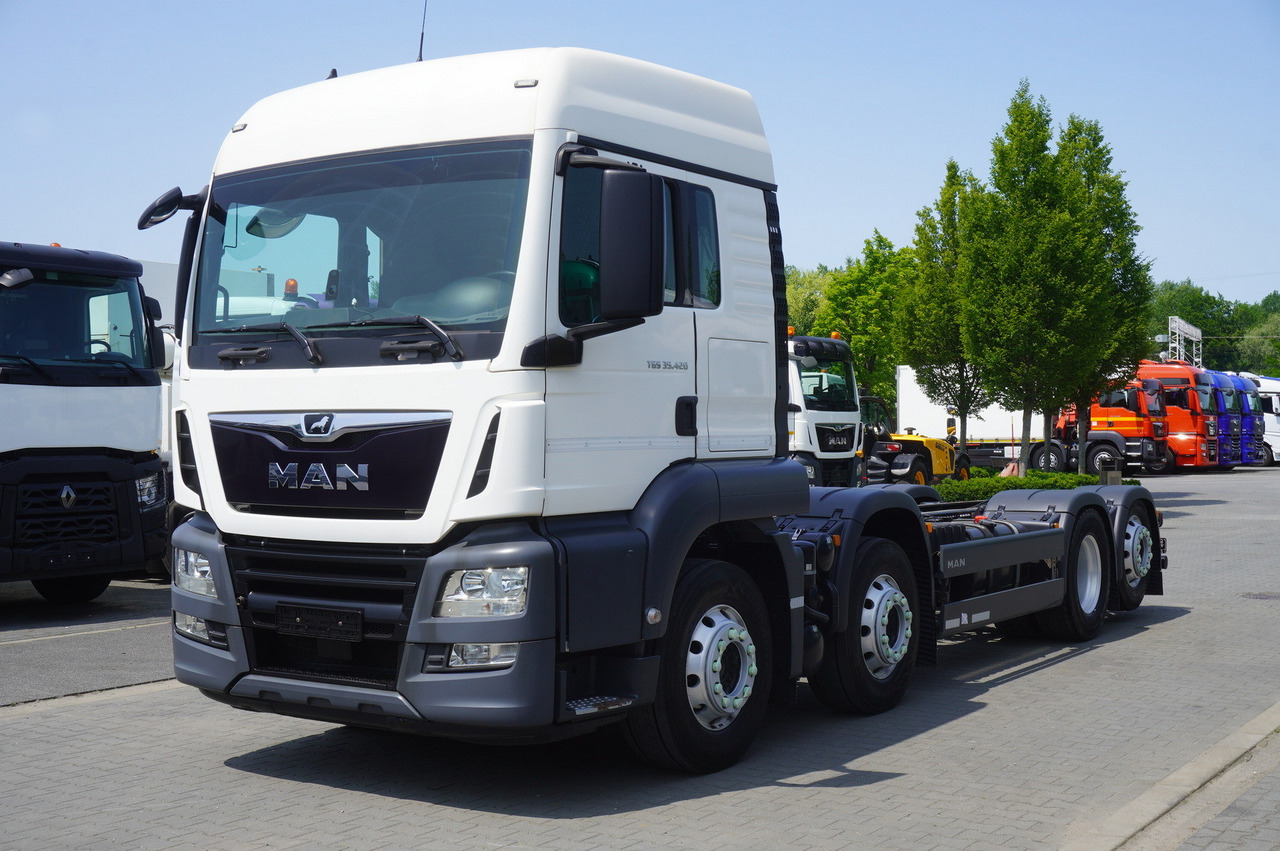 MAN TGS 35.420 8x2 / Chassis 6.4 m / 3 steered axles - Auto s hydraulickou rukou: obrázok 2 MAN TGS 35.420 8x2 / Chassis 6.4 m / 3 steered axles - Auto s hydraulickou rukou: obrázok 2