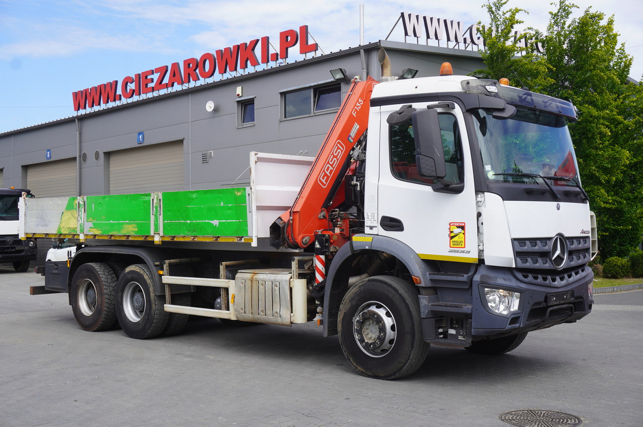 MERCEDES-BENZ AROCS 2633 6x4 / 5.5 T crane FASSI F135 / Tipper 15 EPAL - Valníkový/ Plošinový nákladný automobil, Auto s hydraulickou rukou: obrázok 3 MERCEDES-BENZ AROCS 2633 6x4 / 5.5 T crane FASSI F135 / Tipper 15 EPAL - Valníkový/ Plošinový nákladný automobil, Auto s hydraulickou rukou: obrázok 3