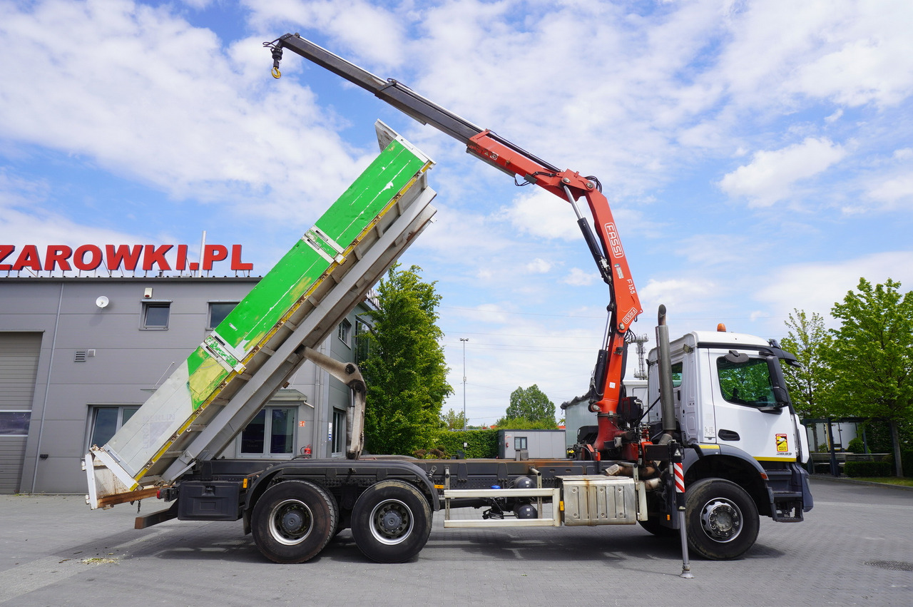 MERCEDES-BENZ AROCS 2633 6x4 / 5.5 T crane FASSI F135 / Tipper 15 EPAL - Valníkový/ Plošinový nákladný automobil, Auto s hydraulickou rukou: obrázok 4 MERCEDES-BENZ AROCS 2633 6x4 / 5.5 T crane FASSI F135 / Tipper 15 EPAL - Valníkový/ Plošinový nákladný automobil, Auto s hydraulickou rukou: obrázok 4