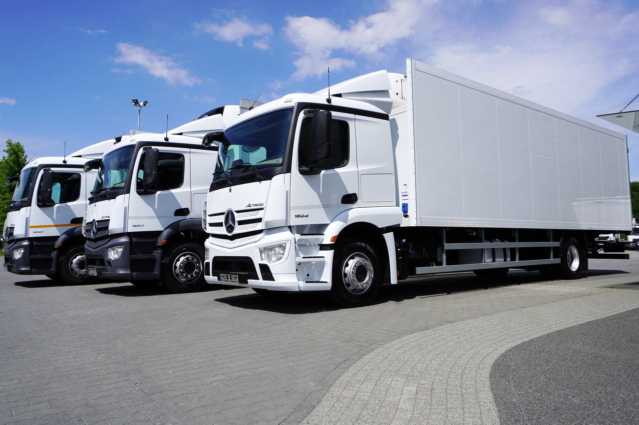 MERCEDES-BENZ Actros 1824 / Refrigerator 22 EPAL / Carrier Supra 1250 / Sleeping cabin / 3 units - Chladirenské nákladné vozidlo: obrázok 5 MERCEDES-BENZ Actros 1824 / Refrigerator 22 EPAL / Carrier Supra 1250 / Sleeping cabin / 3 units - Chladirenské nákladné vozidlo: obrázok 5