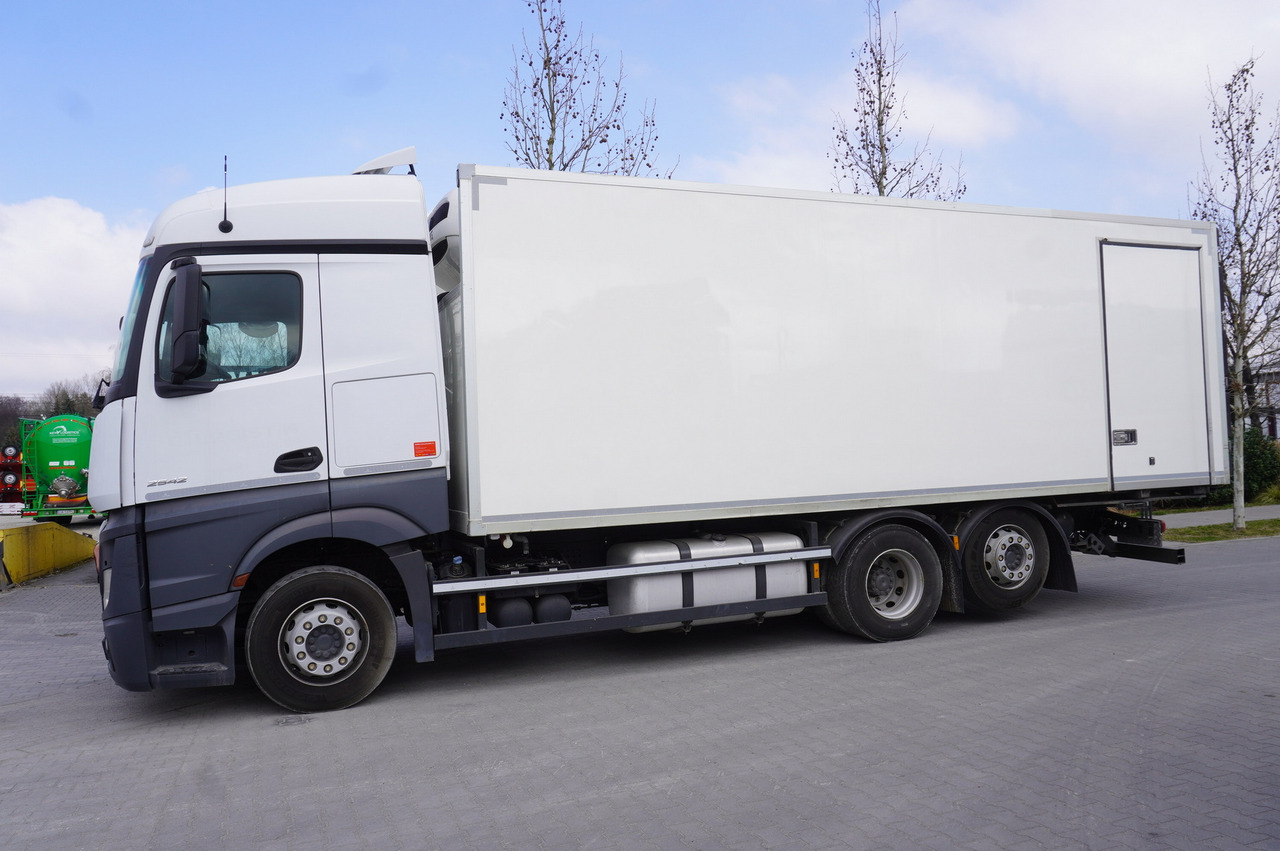 MERCEDES-BENZ Actros 2542 / GIGA cabin / Thermoking 1000R - Chladirenské nákladné vozidlo: obrázok 2 MERCEDES-BENZ Actros 2542 / GIGA cabin / Thermoking 1000R - Chladirenské nákladné vozidlo: obrázok 2