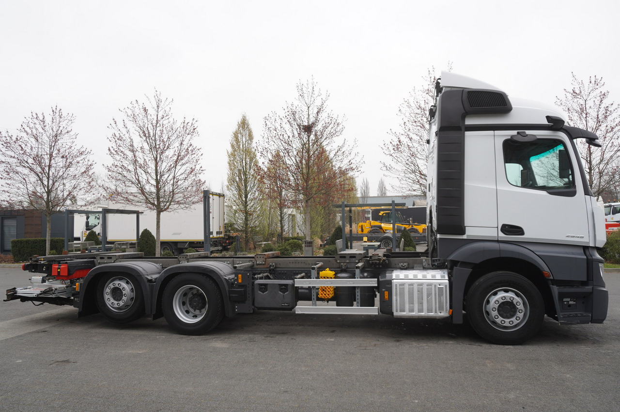 MERCEDES-BENZ Actros 2545 6×2 MP5 / ADR / several units - Kontejnérový podvozek/ Výměnná nástavba: obrázok 2 MERCEDES-BENZ Actros 2545 6×2 MP5 / ADR / several units - Kontejnérový podvozek/ Výměnná nástavba: obrázok 2