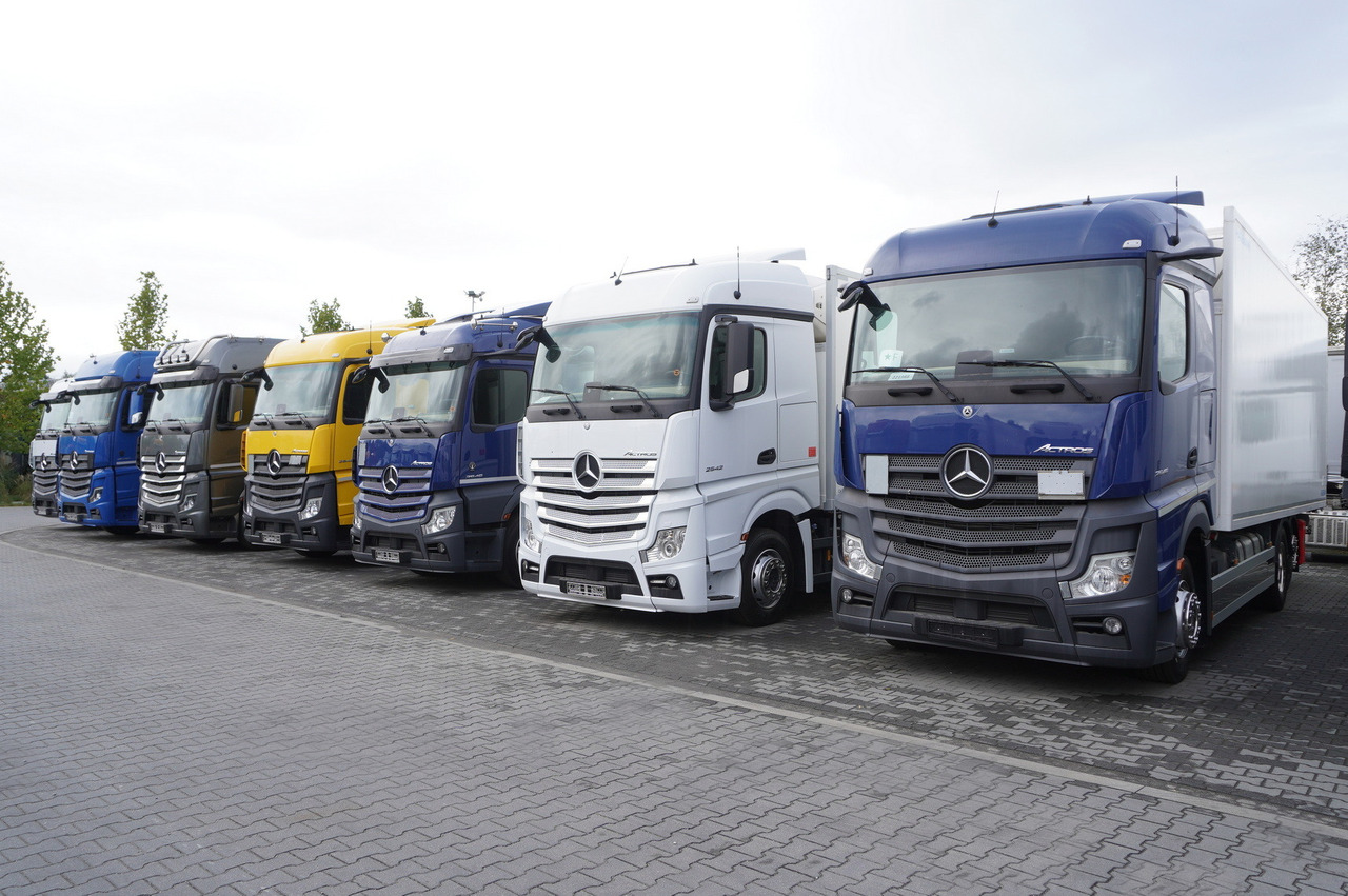 MERCEDES-BENZ Actros 2545 / Multitemperature Refrigerator / several units - Chladirenské nákladné vozidlo: obrázok 2 MERCEDES-BENZ Actros 2545 / Multitemperature Refrigerator / several units - Chladirenské nákladné vozidlo: obrázok 2