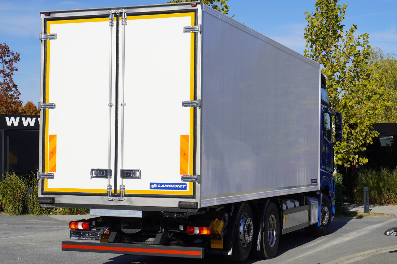 MERCEDES-BENZ Actros 2548 E6 / GIGA / Cab Lounge chair / Lamberet Refrigerator / Carrier Supra 950 - Chladirenské nákladné vozidlo: obrázok 3 MERCEDES-BENZ Actros 2548 E6 / GIGA / Cab Lounge chair / Lamberet Refrigerator / Carrier Supra 950 - Chladirenské nákladné vozidlo: obrázok 3