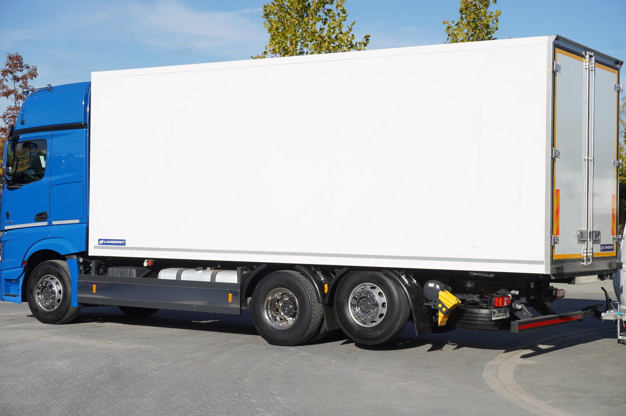 MERCEDES-BENZ Actros 2548 E6 / GIGA / Cab Lounge chair / Lamberet Refrigerator / Carrier Supra 950 - Chladirenské nákladné vozidlo: obrázok 4 MERCEDES-BENZ Actros 2548 E6 / GIGA / Cab Lounge chair / Lamberet Refrigerator / Carrier Supra 950 - Chladirenské nákladné vozidlo: obrázok 4
