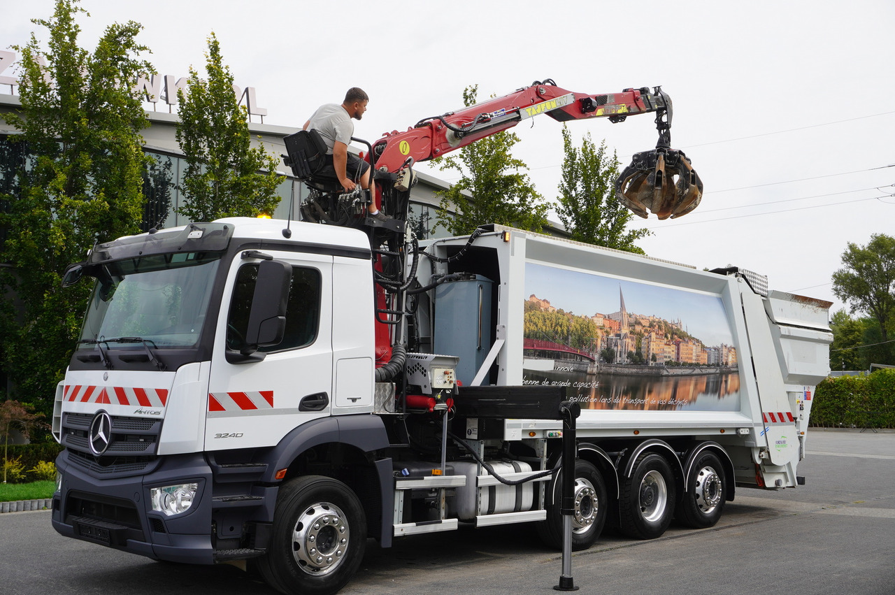 MERCEDES-BENZ Antos 3240 8x2 / Tajfun 5T crane / Farid Industries garbage truck/ 3 steered axles - Fekálne vozidlo: obrázok 4 MERCEDES-BENZ Antos 3240 8x2 / Tajfun 5T crane / Farid Industries garbage truck/ 3 steered axles - Fekálne vozidlo: obrázok 4