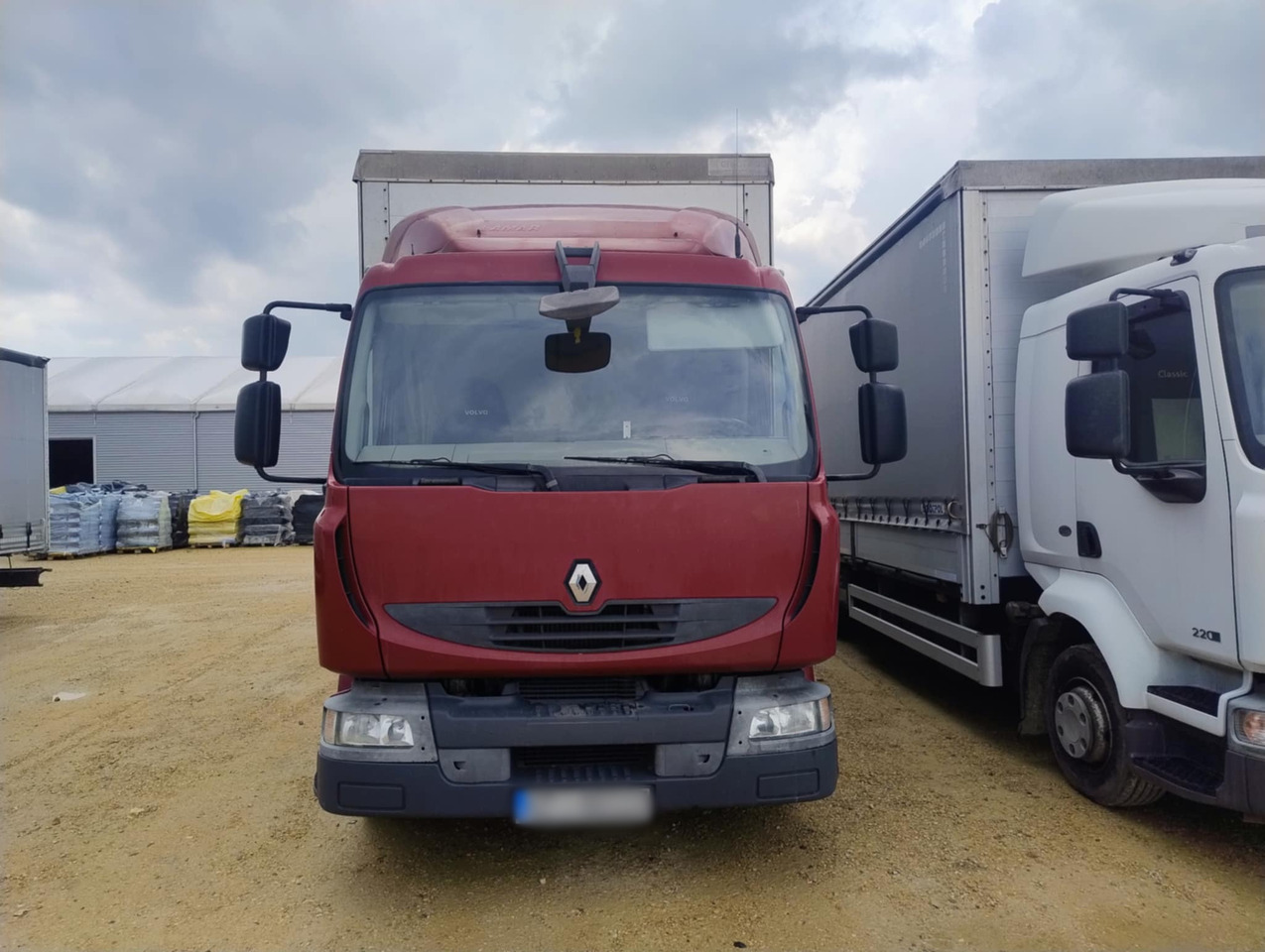 RENAULT Midlum 300 / Curtain 18 EPAL / Sleeping cab - Plachtové nákladné vozidlo: obrázok 2 RENAULT Midlum 300 / Curtain 18 EPAL / Sleeping cab - Plachtové nákladné vozidlo: obrázok 2