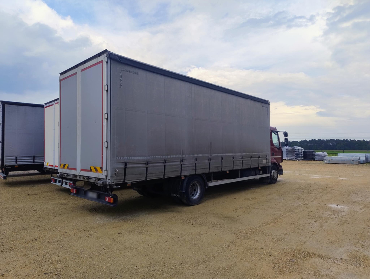 RENAULT Midlum 300 / Curtain 18 EPAL / Sleeping cab - Plachtové nákladné vozidlo: obrázok 3 RENAULT Midlum 300 / Curtain 18 EPAL / Sleeping cab - Plachtové nákladné vozidlo: obrázok 3