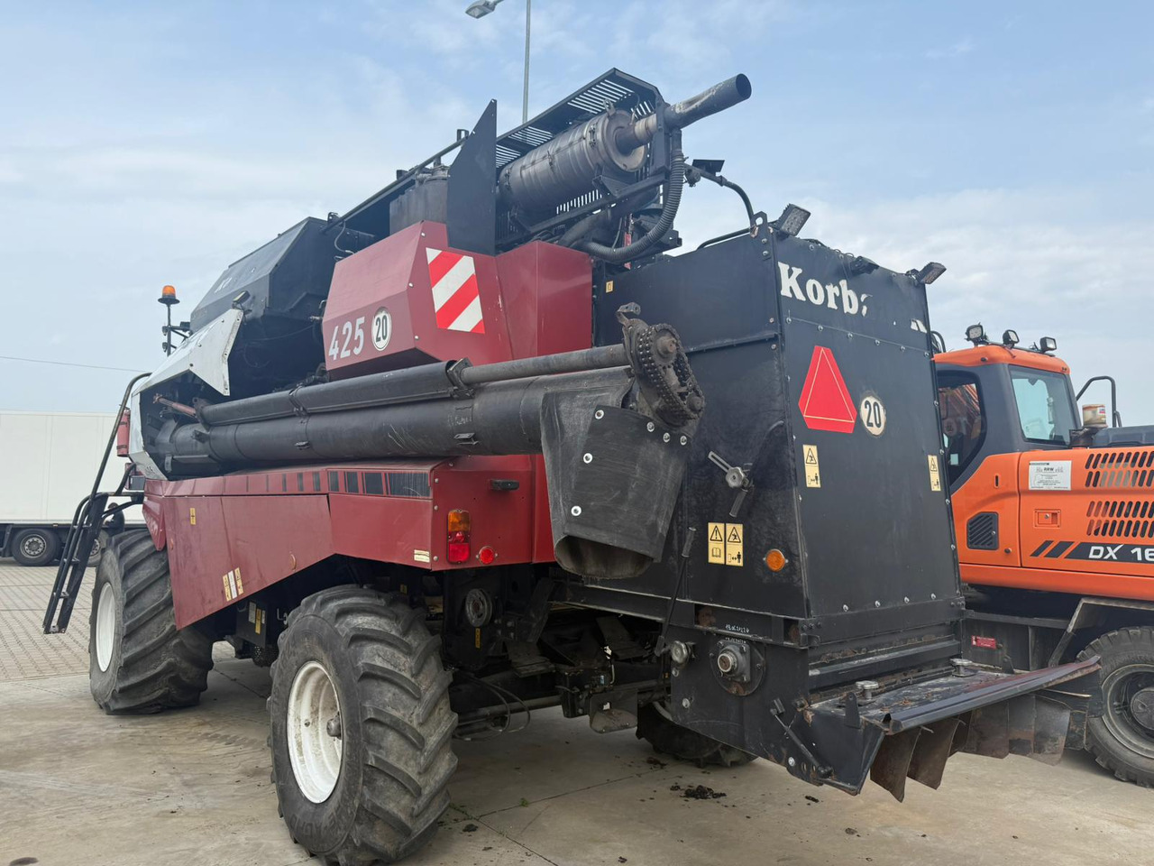 ROSTSELMASH VECTOR 425 RSM-101 grain harvester + Header 5 m + rapeseed harvesting extension / 2300 MTH - Obilný kombajn: obrázok 2 ROSTSELMASH VECTOR 425 RSM-101 grain harvester + Header 5 m + rapeseed harvesting extension / 2300 MTH - Obilný kombajn: obrázok 2