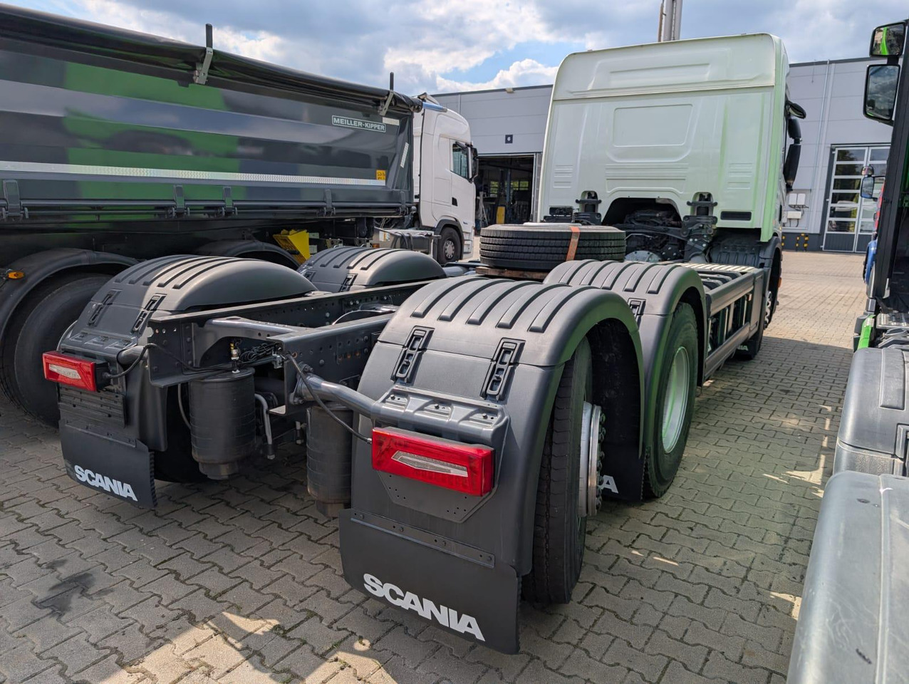SCANIA P 340 B6x2*4NA / chassis frame / steering axle / CNG / large cab / 8 units - Podvozek s kabinou: obrázok 3 SCANIA P 340 B6x2*4NA / chassis frame / steering axle / CNG / large cab / 8 units - Podvozek s kabinou: obrázok 3