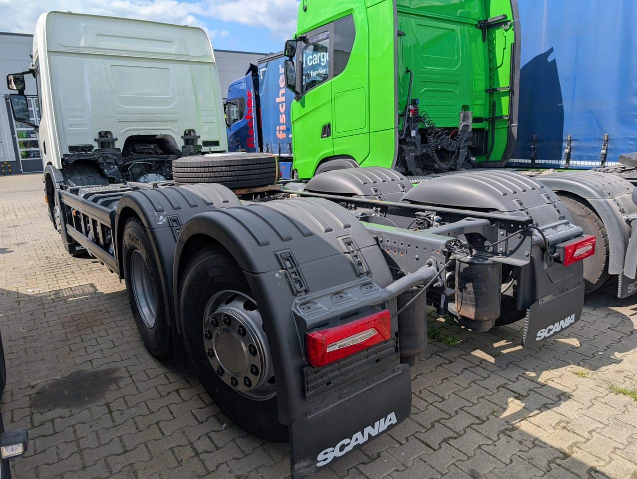 SCANIA P 340 B6x2*4NA / chassis frame / steering axle / CNG / large cab / 8 units - Podvozek s kabinou: obrázok 4 SCANIA P 340 B6x2*4NA / chassis frame / steering axle / CNG / large cab / 8 units - Podvozek s kabinou: obrázok 4