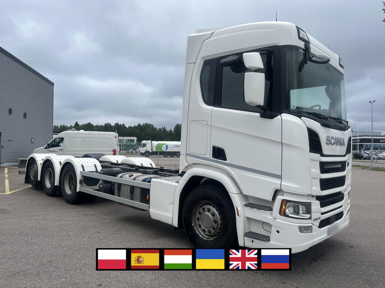 SCANIA R560 B8x4*4 / Chassis / sleeper cab / Power take-off - Podvozek s kabinou: obrázok 1 SCANIA R560 B8x4*4 / Chassis / sleeper cab / Power take-off - Podvozek s kabinou: obrázok 1