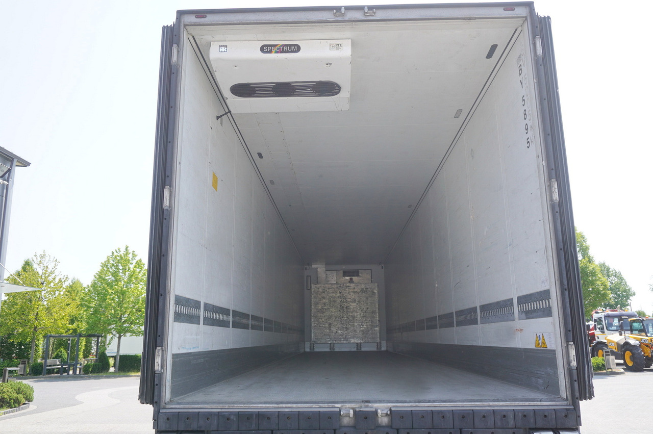 SCHMITZ refrigerated semi-trailer / Thermoking SLX Spectrum 250 / Multitemperature - Náves chladírenské: obrázok 4 SCHMITZ refrigerated semi-trailer / Thermoking SLX Spectrum 250 / Multitemperature - Náves chladírenské: obrázok 4