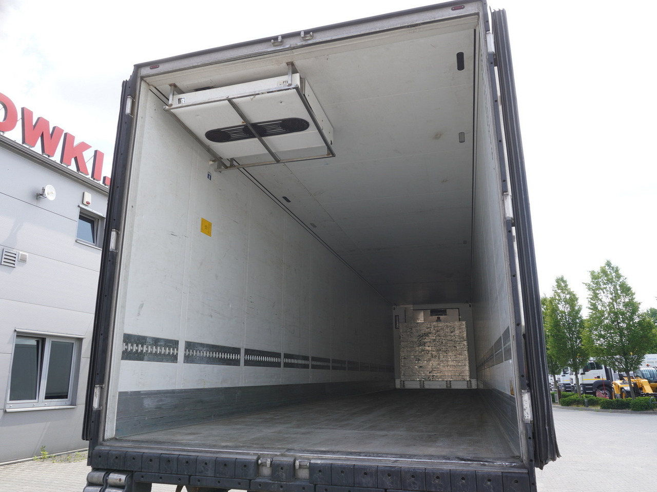 SCHMITZ refrigerator semi-trailer/ Thermoking SLX I Spectrum 250 / Multitemperature / 5 units - Náves chladírenské: obrázok 4 SCHMITZ refrigerator semi-trailer/ Thermoking SLX I Spectrum 250 / Multitemperature / 5 units - Náves chladírenské: obrázok 4