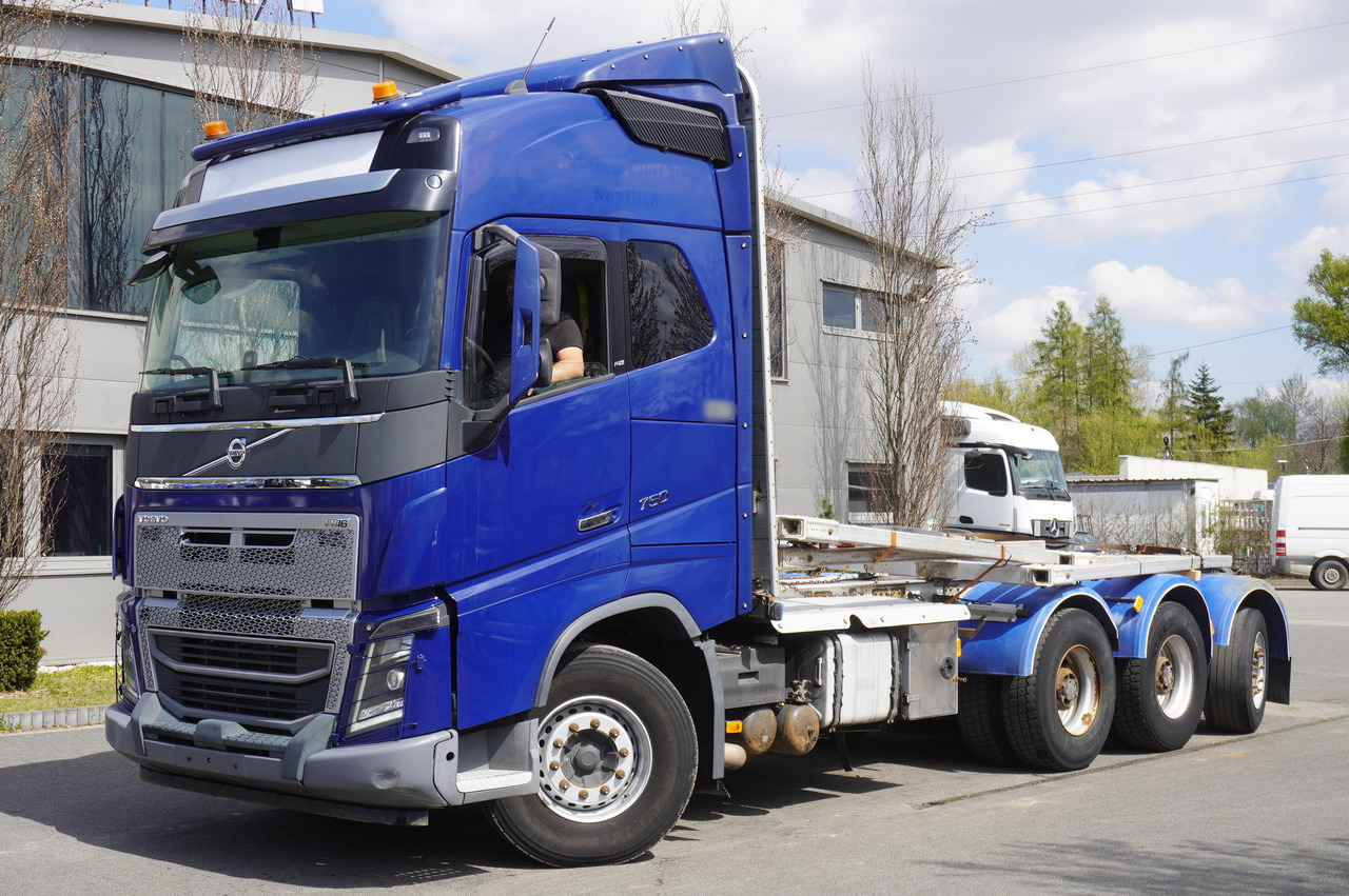 VOLVO FH16 750 8x4 / 750 HP! / 20 t load capacity / stanchion superstructure - Auto s hydraulickou rukou: obrázok 3 VOLVO FH16 750 8x4 / 750 HP! / 20 t load capacity / stanchion superstructure - Auto s hydraulickou rukou: obrázok 3