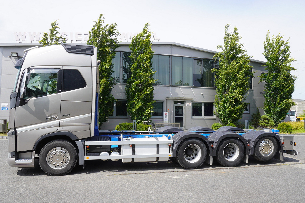 VOLVO FH16 750 8x4x4 / 750 HP! / Frame 685 cm / Steered 4th axle - Podvozek s kabinou: obrázok 3 VOLVO FH16 750 8x4x4 / 750 HP! / Frame 685 cm / Steered 4th axle - Podvozek s kabinou: obrázok 3