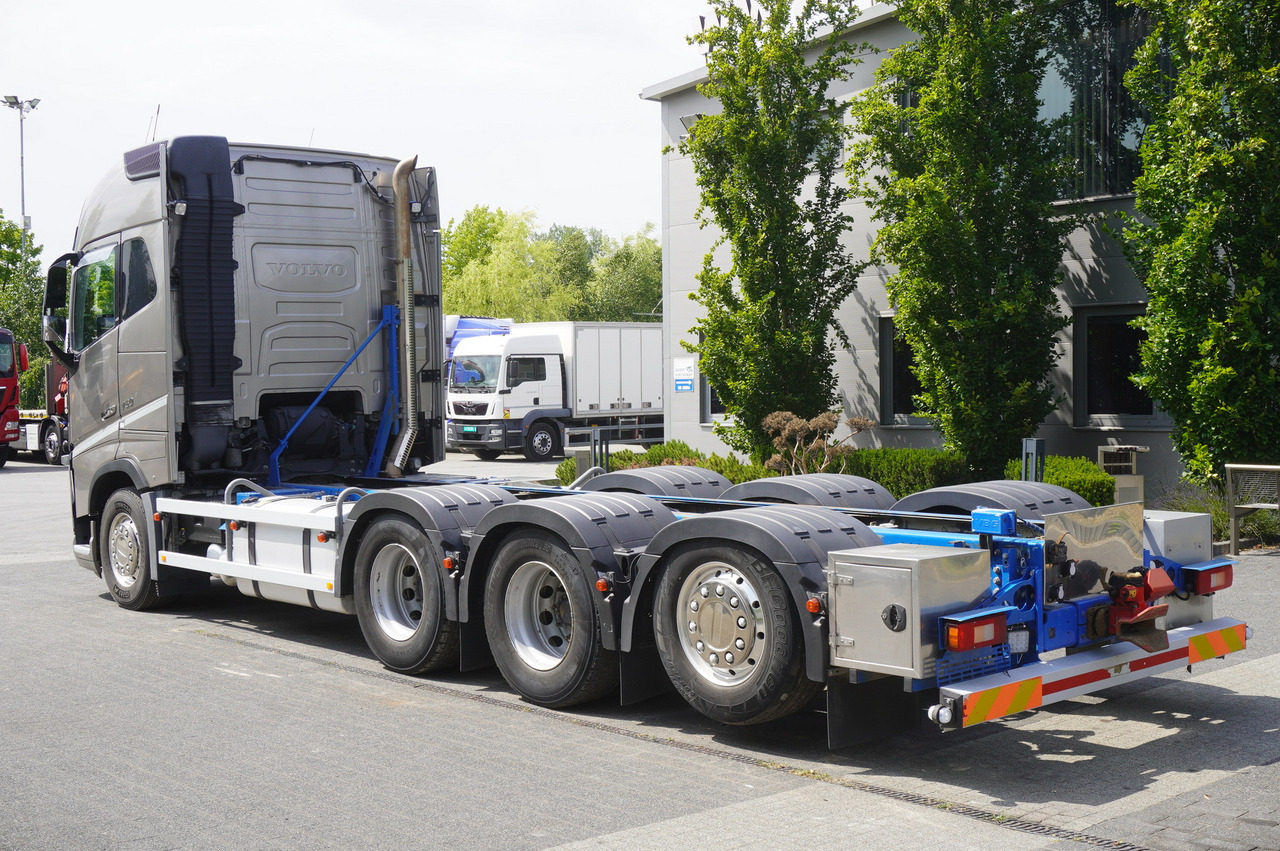 VOLVO Volvo FH16 750 8x4x4 / 750 HP! / Frame 685 cm / Steered 4th axle - Auto s hydraulickou rukou: obrázok 4 VOLVO Volvo FH16 750 8x4x4 / 750 HP! / Frame 685 cm / Steered 4th axle - Auto s hydraulickou rukou: obrázok 4