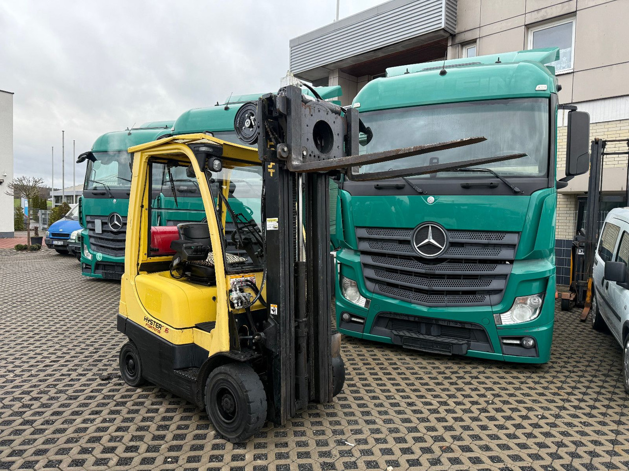 Hyster H1,6 FT drehbare Klammergabel Hyster H1,6 FT drehbare Klammergabel - Plynový vysokozdvižný vozík: obrázok 4 Hyster H1,6 FT drehbare Klammergabel Hyster H1,6 FT drehbare Klammergabel - Plynový vysokozdvižný vozík: obrázok 4