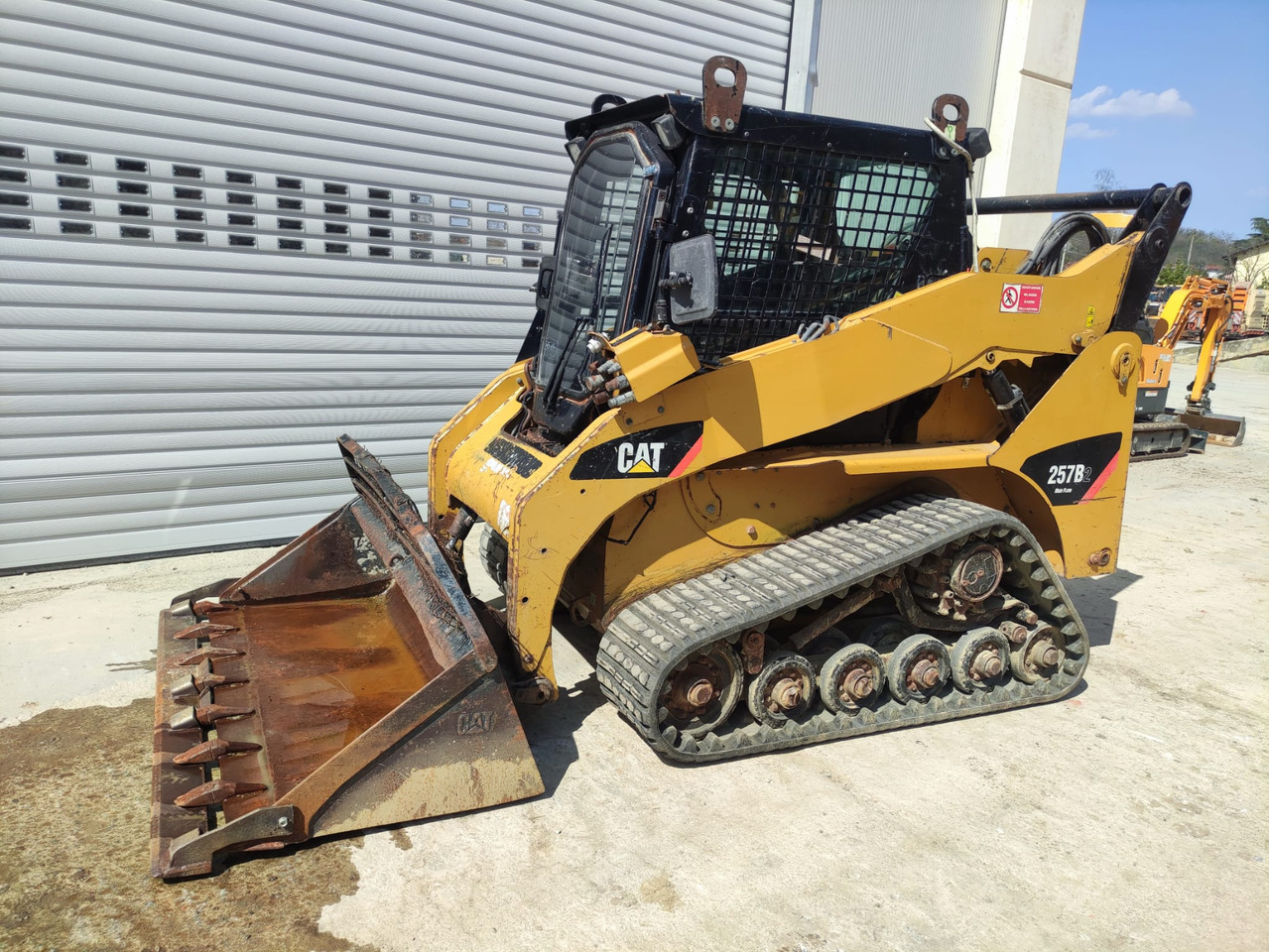 CATERPILLAR 257B2 - Pásový šmykom riadený nakladač: obrázok 1 CATERPILLAR 257B2 - Pásový šmykom riadený nakladač: obrázok 1